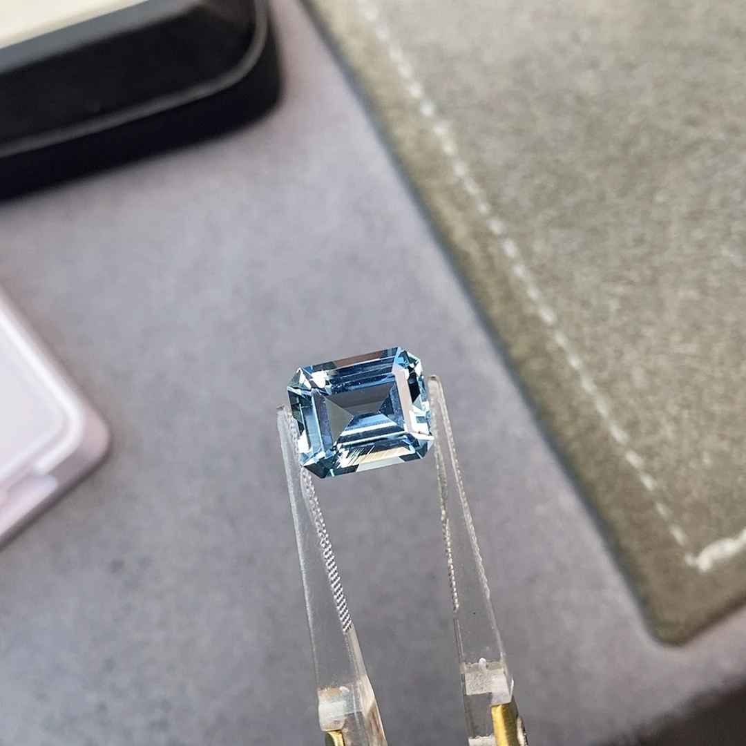 笔搁未镶嵌海蓝宝石3.84ct 圣玛利亚