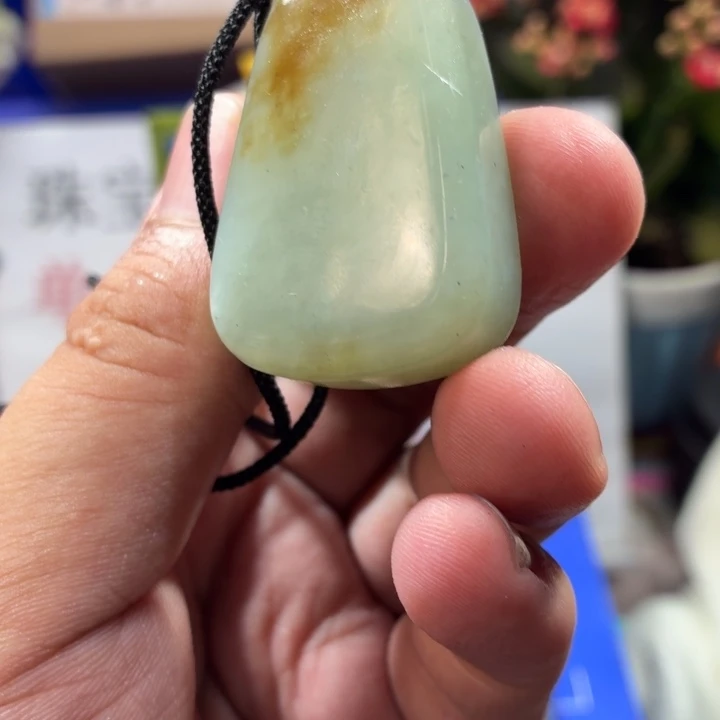 颈饰未镶嵌和田玉（糖玉）