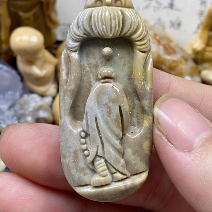 颈饰未镶嵌硅化珊瑚（珊瑚玉）