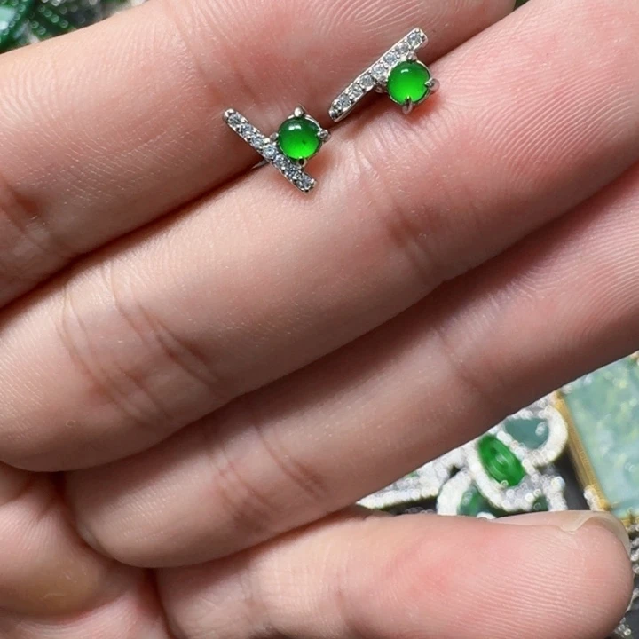 翡翠未镶嵌颈饰天然A货翡翠放漏