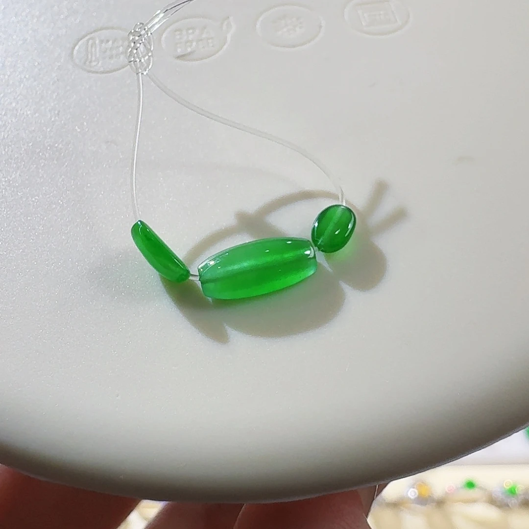 翡翠未镶嵌颈饰一套