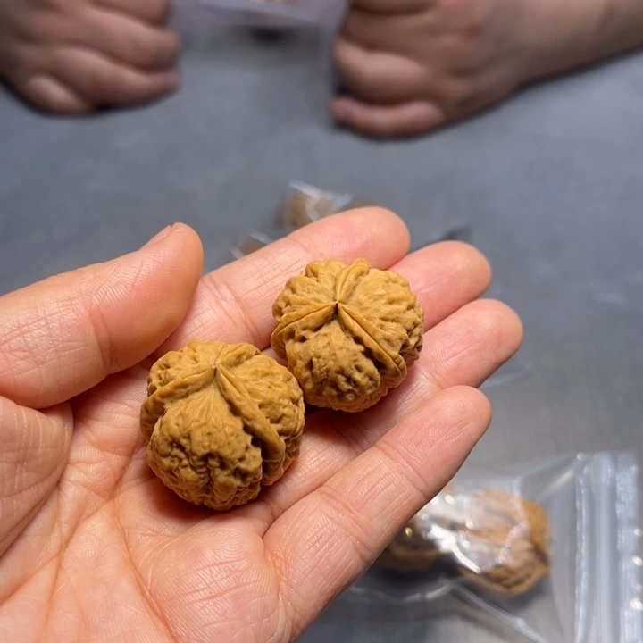 文玩核桃把件三棱8391