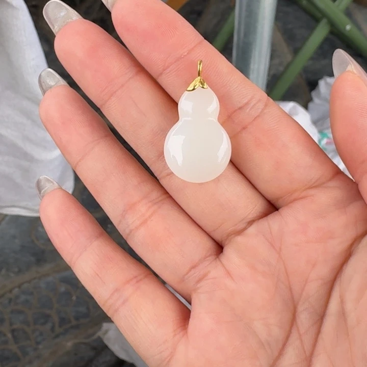 和田玉18K金镶嵌颈饰