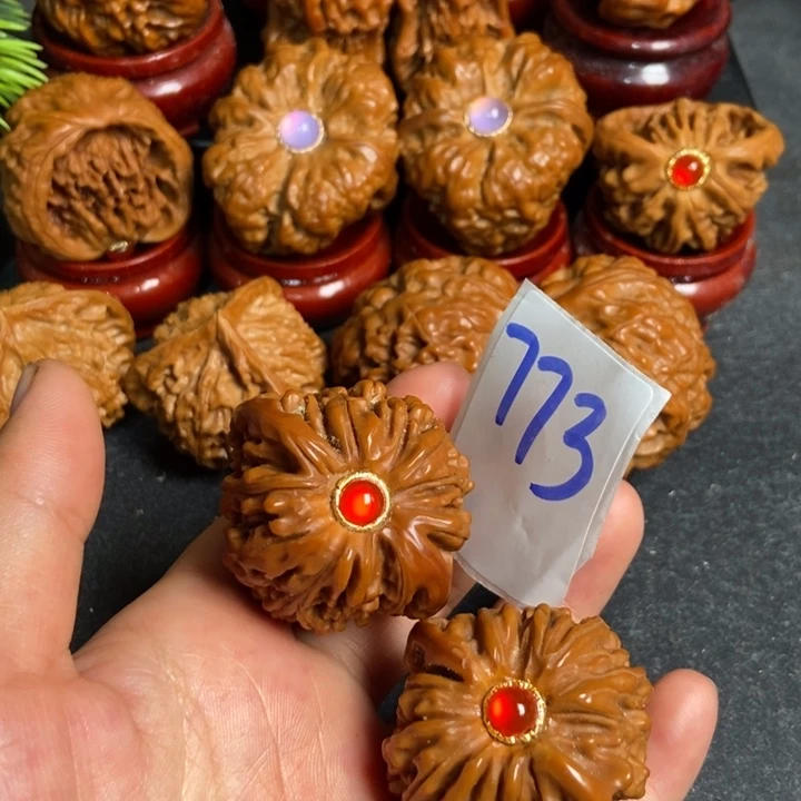 文玩核桃把件楼下的773