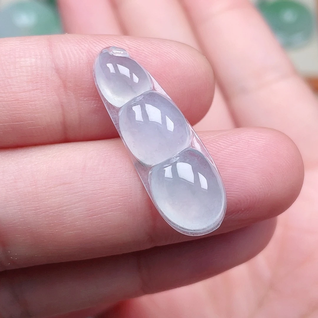 翡翠未镶嵌颈饰豆子