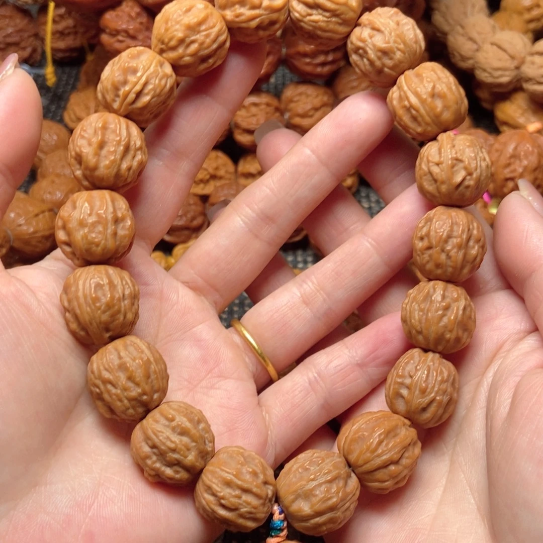 文玩核桃吊坠野生树王手持