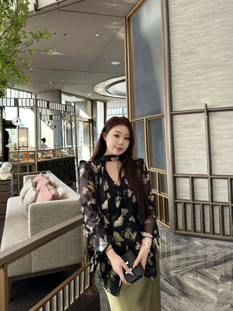 琪琪怪怪大码女装【花海日记】春季复古带飘带印花蝴蝶衬衫T16243QD