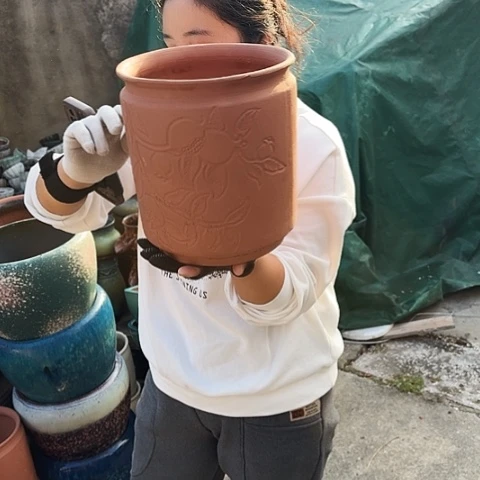 21口24高瑕疵一个盆。