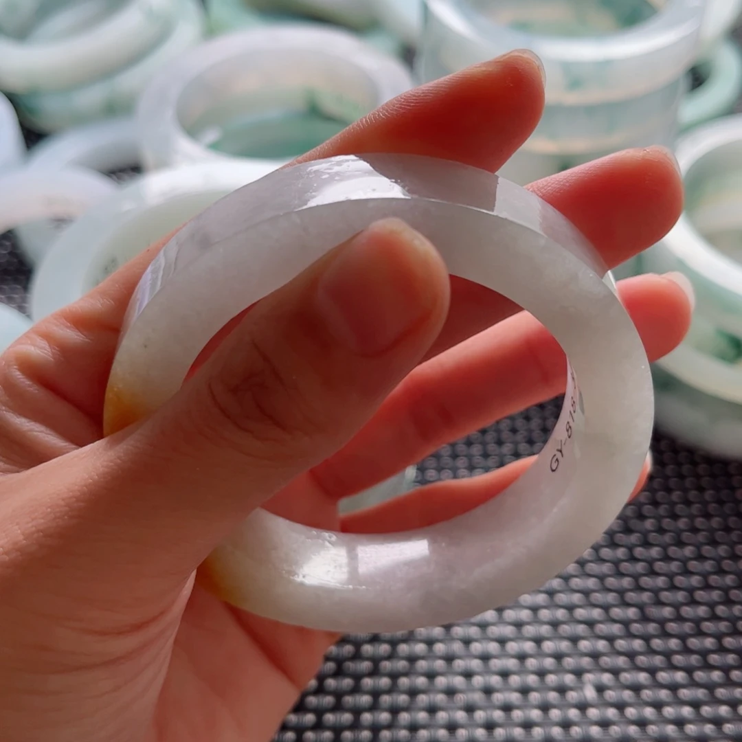 Y***.未镶嵌不退不换定制翡翠