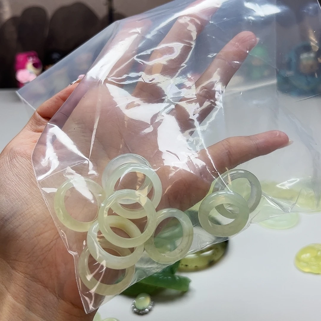 未镶嵌蛇纹石玉吊坠
