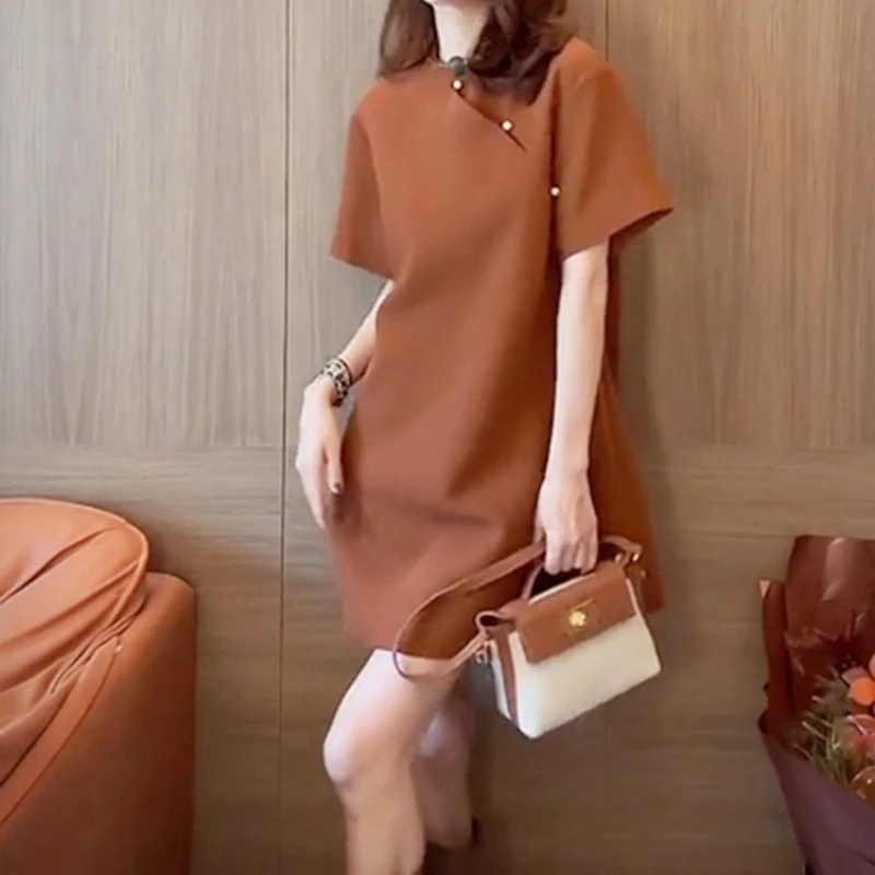 新中式国风女装设计感宽松茶歇咖色连衣裙2025夏季新款改良版旗袍
