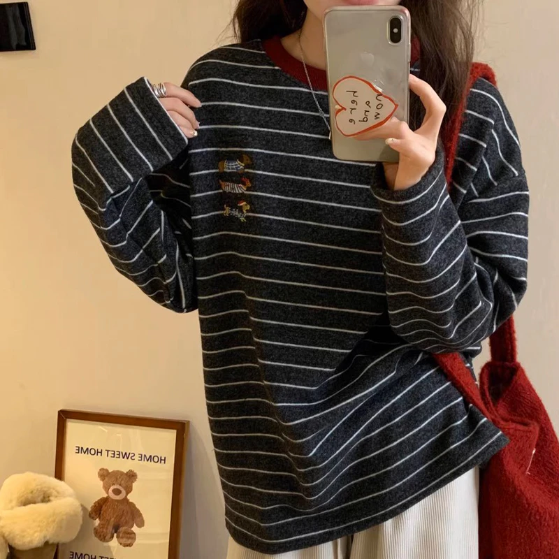 秋冬爆款韩版刺绣圆领卫衣条纹长袖T恤女秋冬新款百搭宽松打底衫