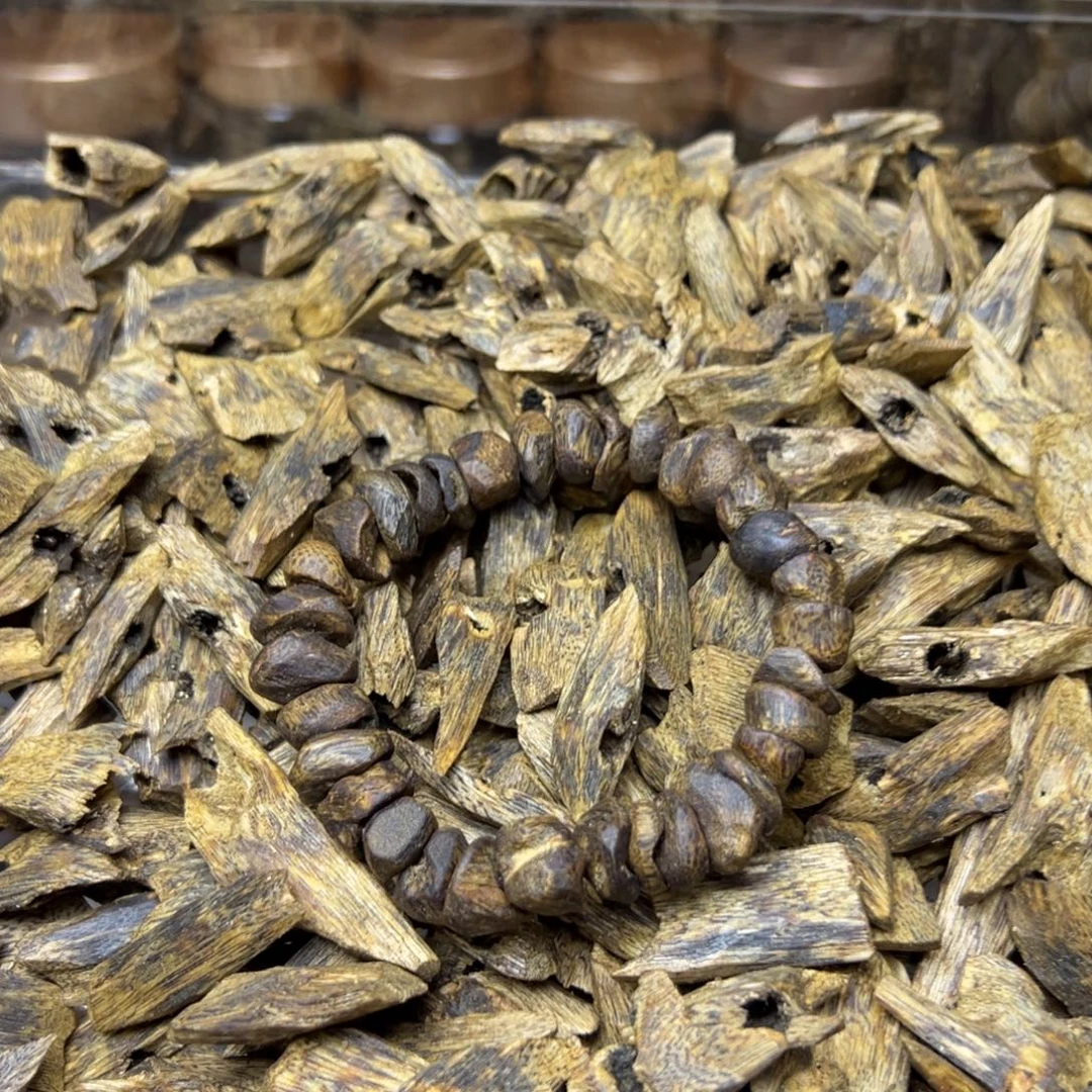 沉香沉香碎屑树丁包壳沉水随形单14克