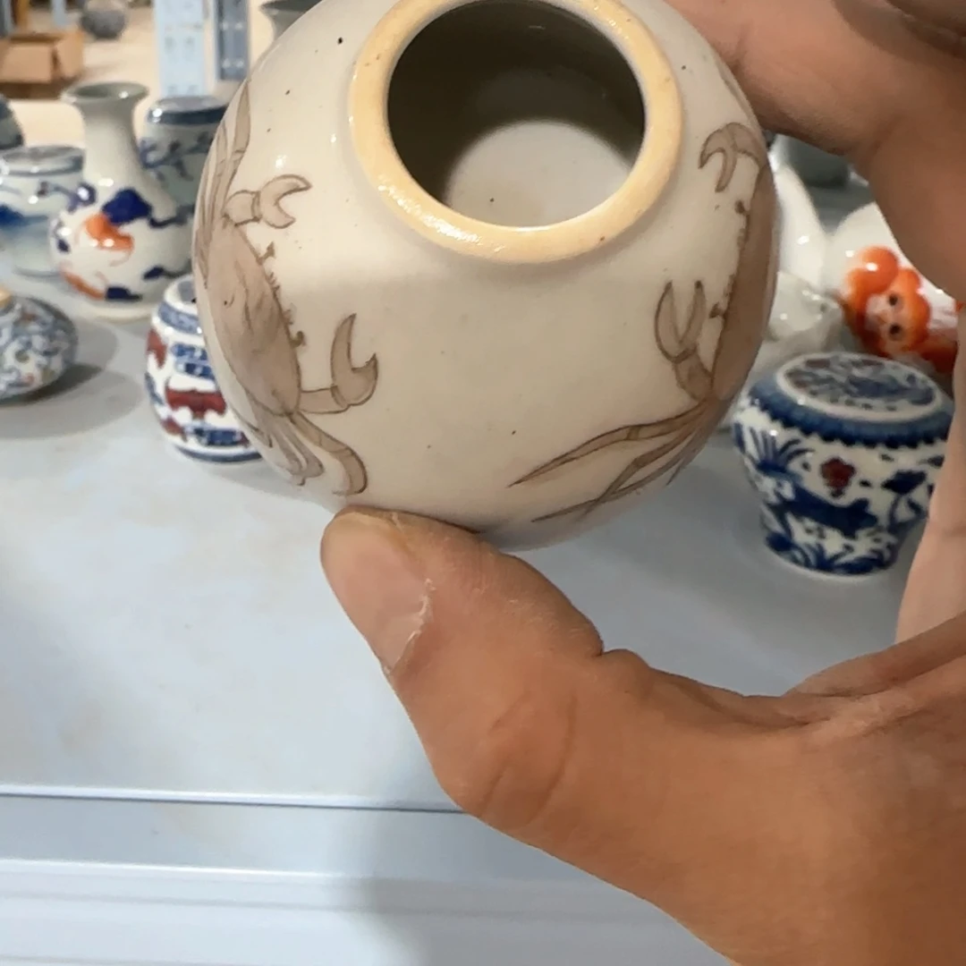 瓷片瓷器上还有两条长线上镌刻
