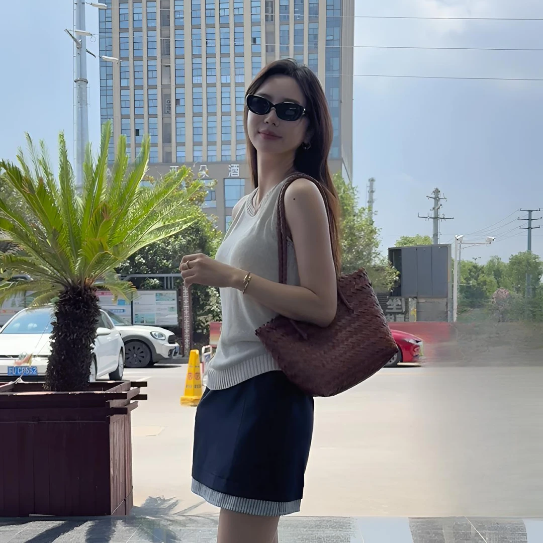 【余欢欢】夏季休闲百搭舒适圆领镂空拼接针织背心-YHN50035