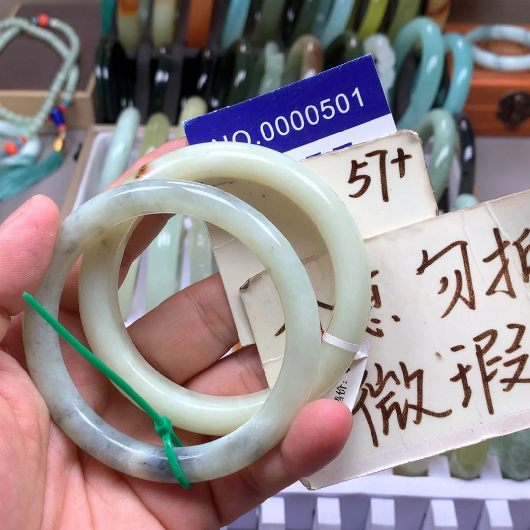 蛇纹石玉未镶嵌手镯