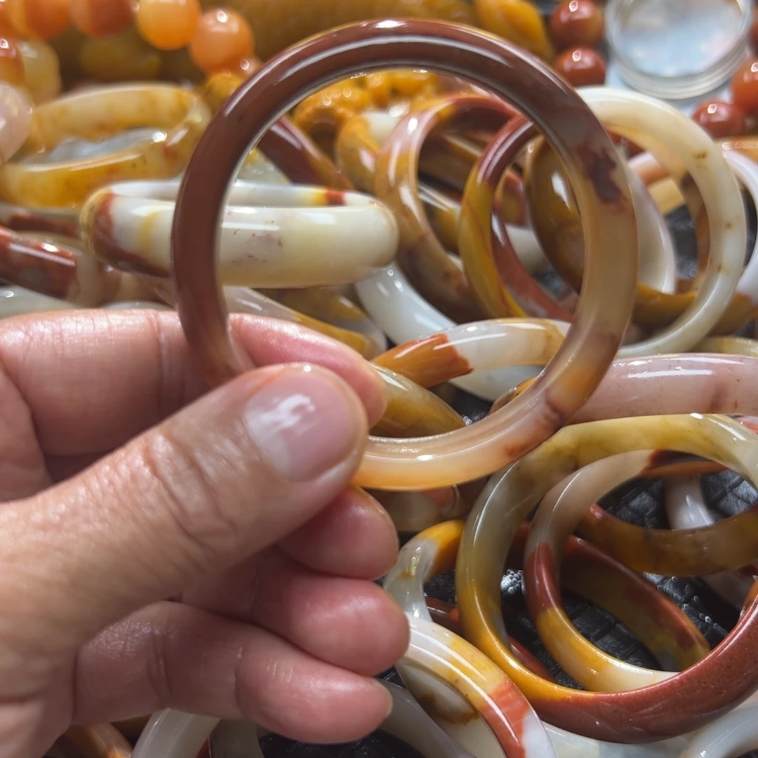 肉***窝石英质玉未镶嵌颈饰