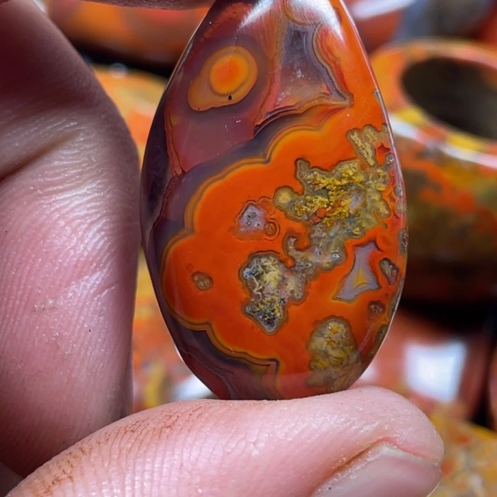 玛瑙/玉髓颈饰未镶嵌行**止