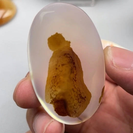 玛瑙/玉髓颈饰未镶嵌墨*