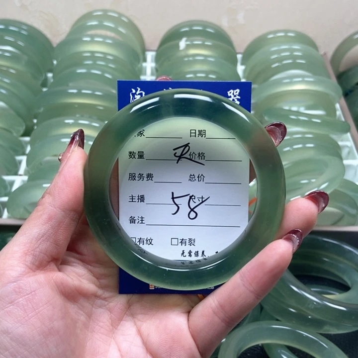 蛇纹石玉手镯未镶嵌黎***空