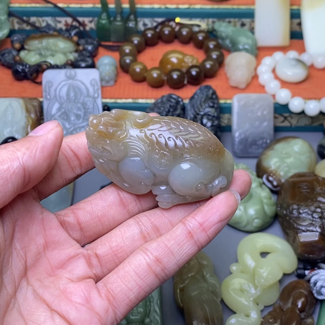 和田玉颈饰未镶嵌努**钱