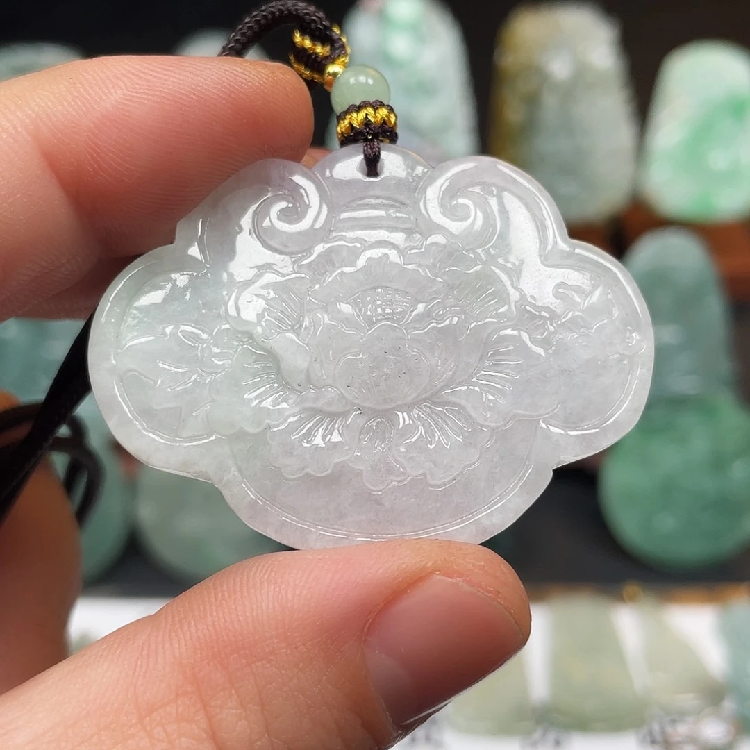 翡翠未镶嵌颈饰牡丹花