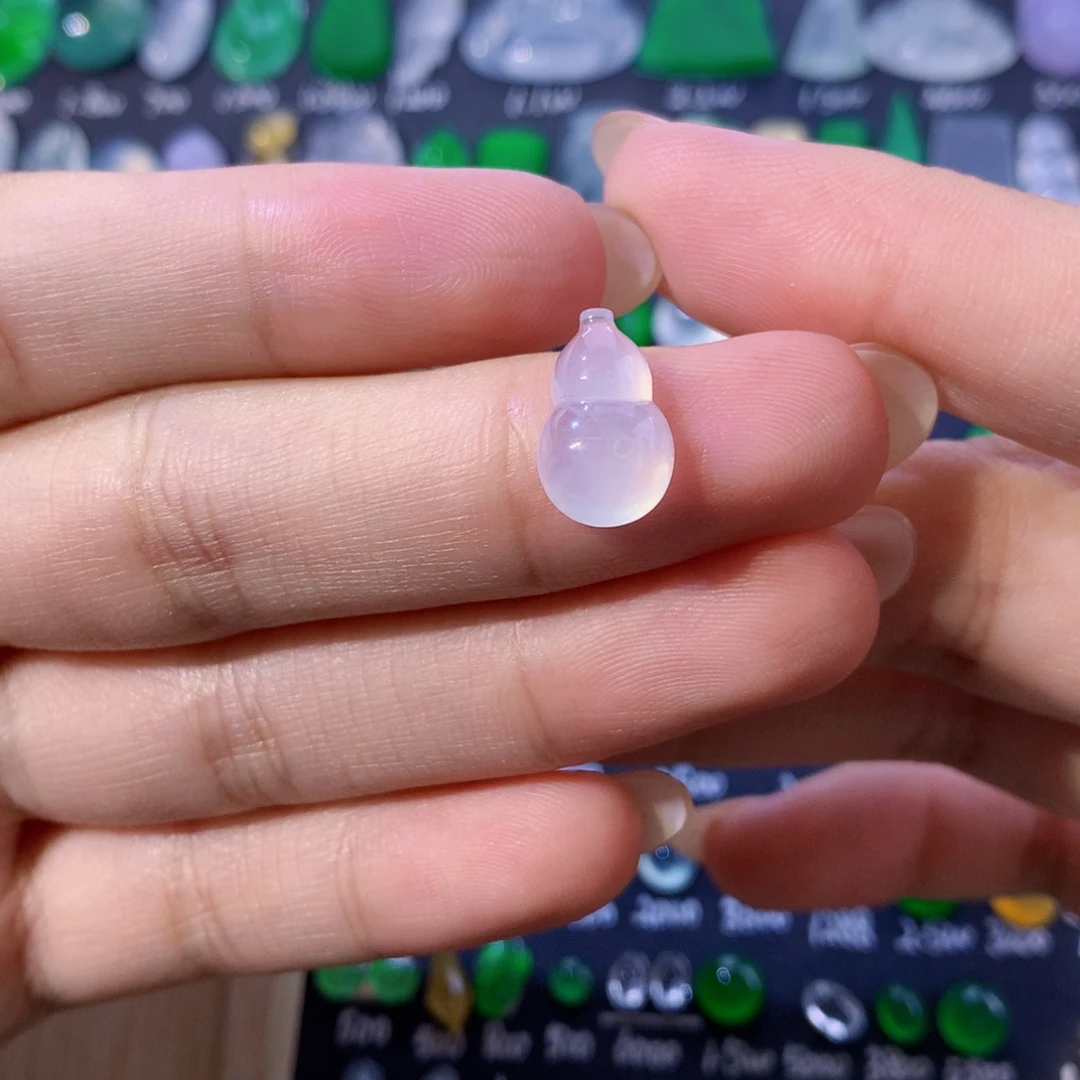 翡翠未镶嵌颈饰葫芦