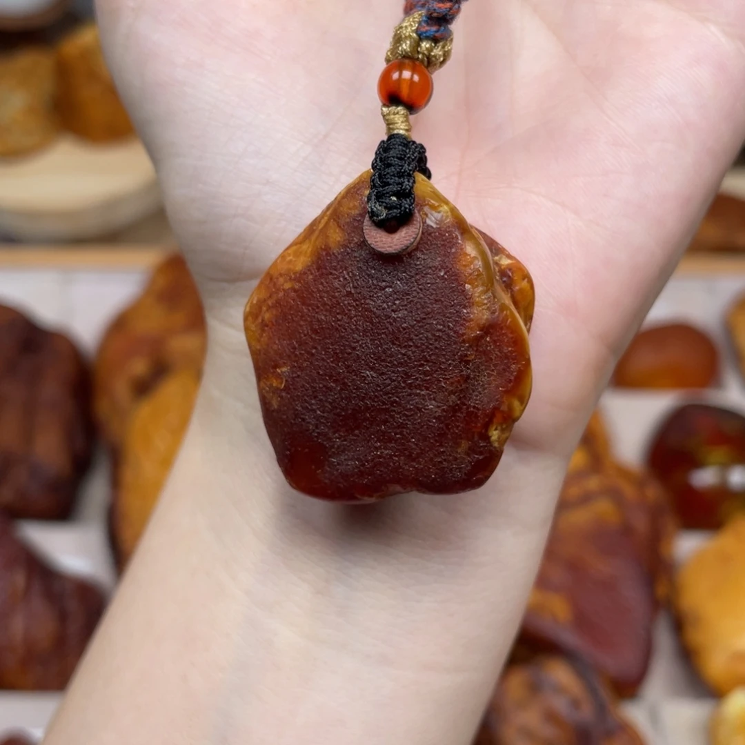 未镶嵌琥珀珠宝奇石