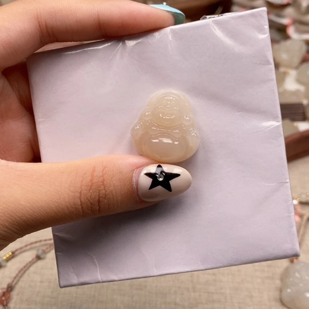 颈饰未镶嵌和田玉佛公