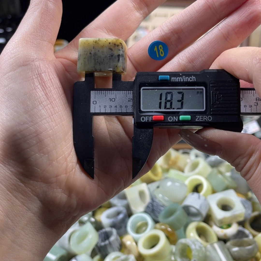 蛇纹石玉未镶嵌戒指