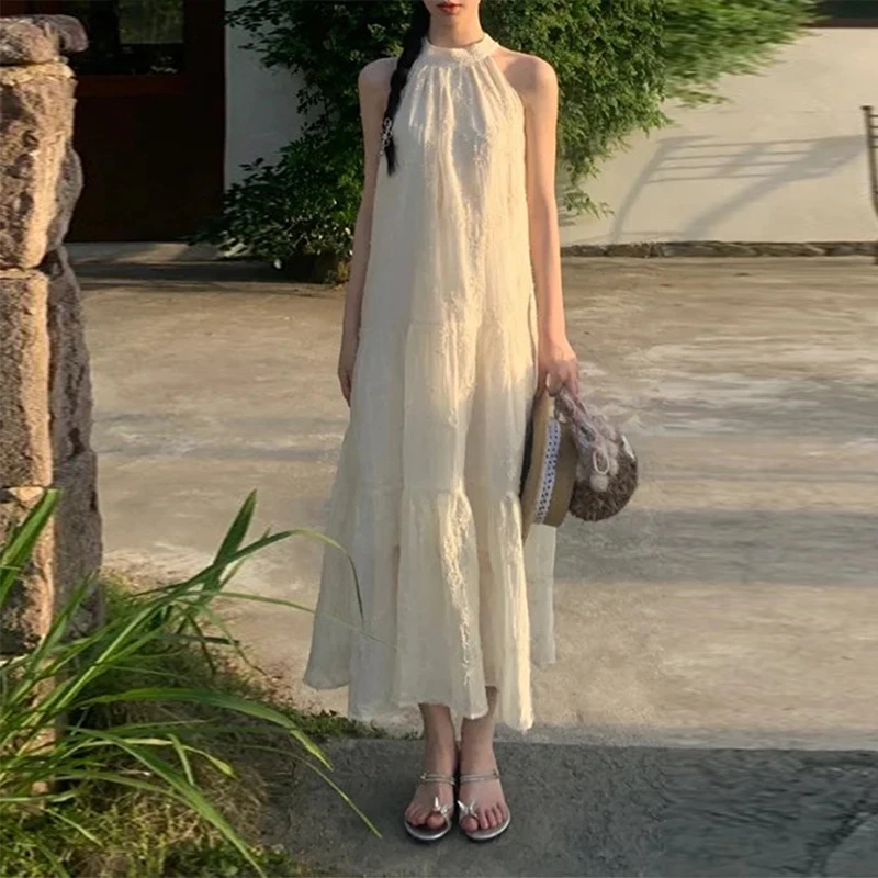 挂脖连衣裙子独特漂亮初夏穿搭新款初恋出游绝美小裙子