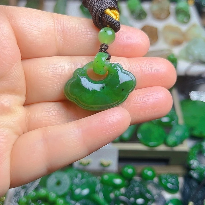 颈饰未镶嵌和田玉（糖玉）荣*