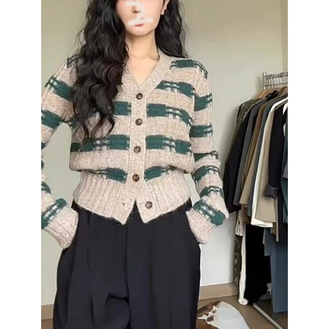 8323复古v领条纹拼色开衫毛衣外套女短款设计感针织衫上衣秋冬款