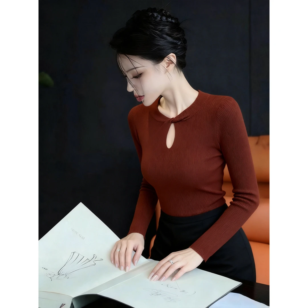 轻熟风优雅纯色扭结长袖针织衫女秋冬2025新款修身内搭设计感上衣