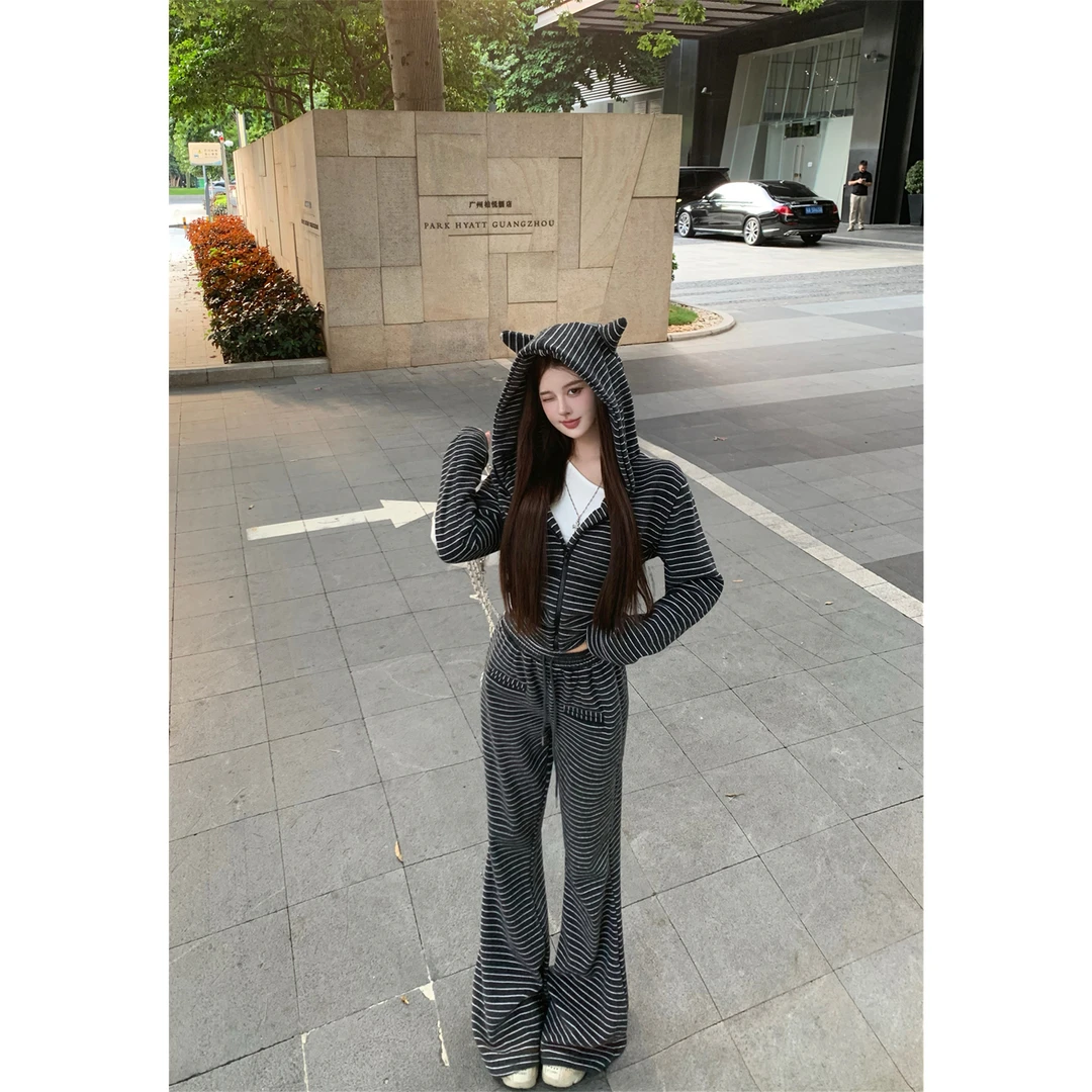 2025秋季新款慵懒风设计感高级条纹长袖卫衣高腰休闲裤时尚套装女