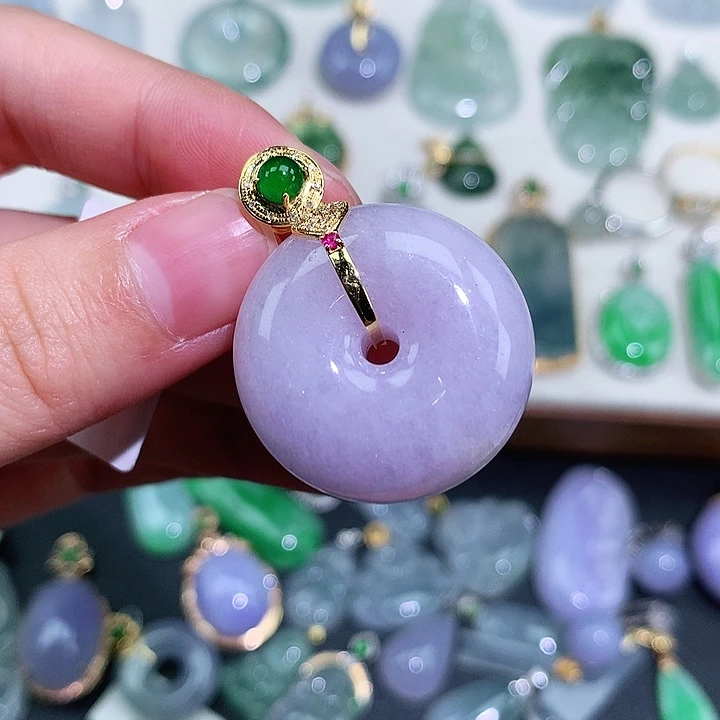 翡翠18K金镶嵌颈饰平安扣