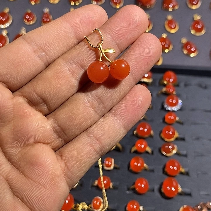 南红玛瑙颈饰18K金镶嵌