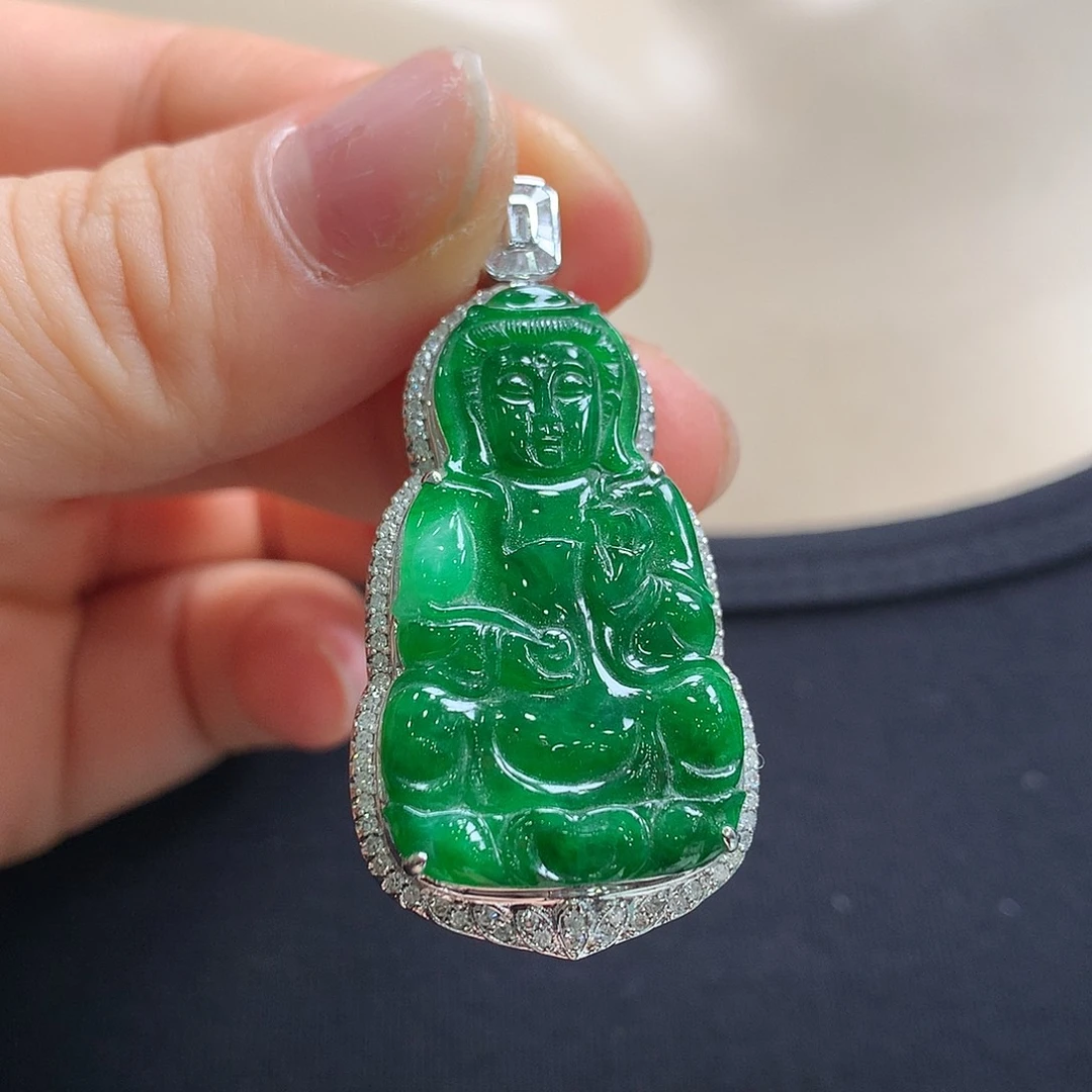 翡翠18K金镶嵌颈饰观音