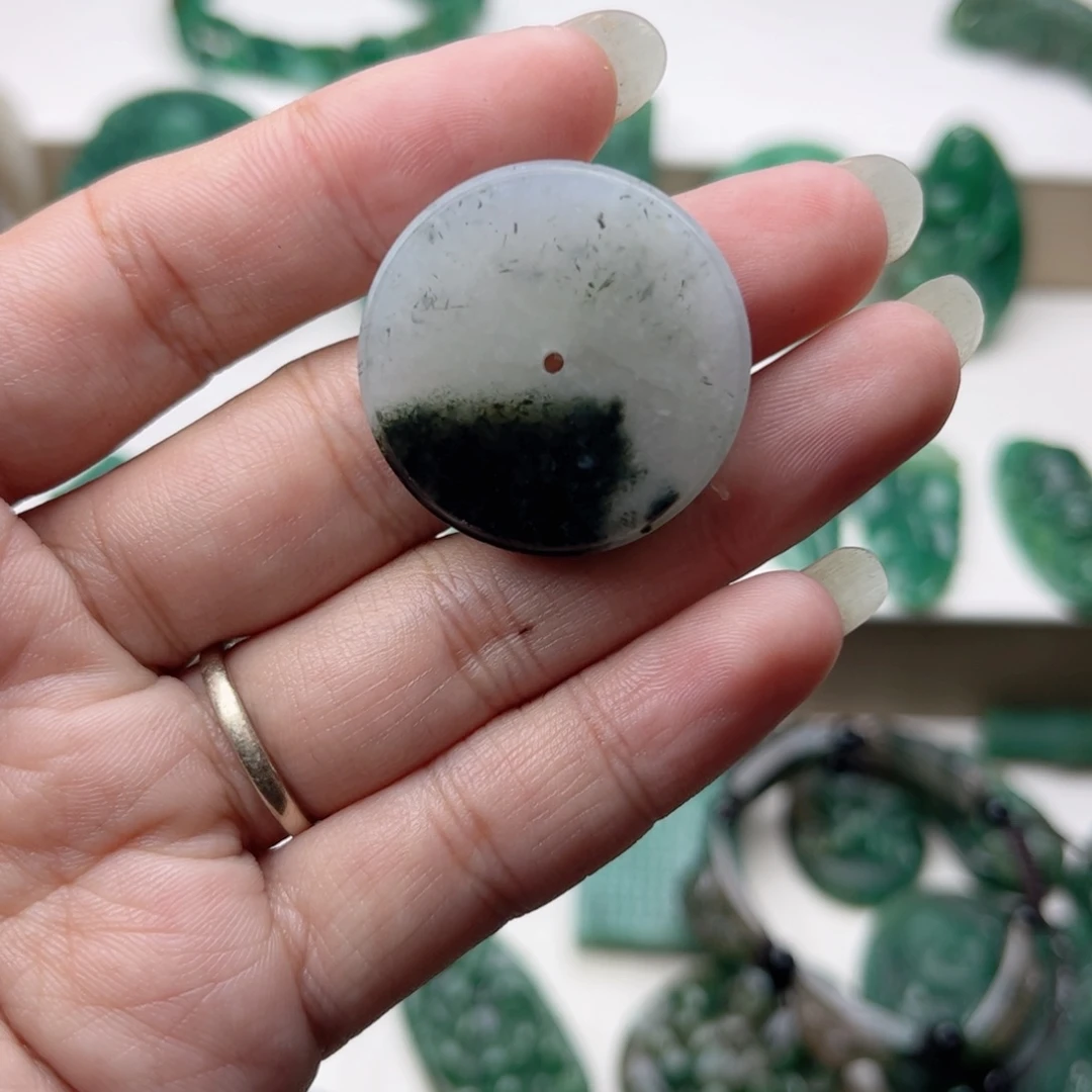 独山玉未镶嵌挂件