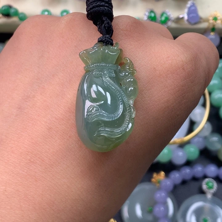 翡翠未镶嵌颈饰钱袋