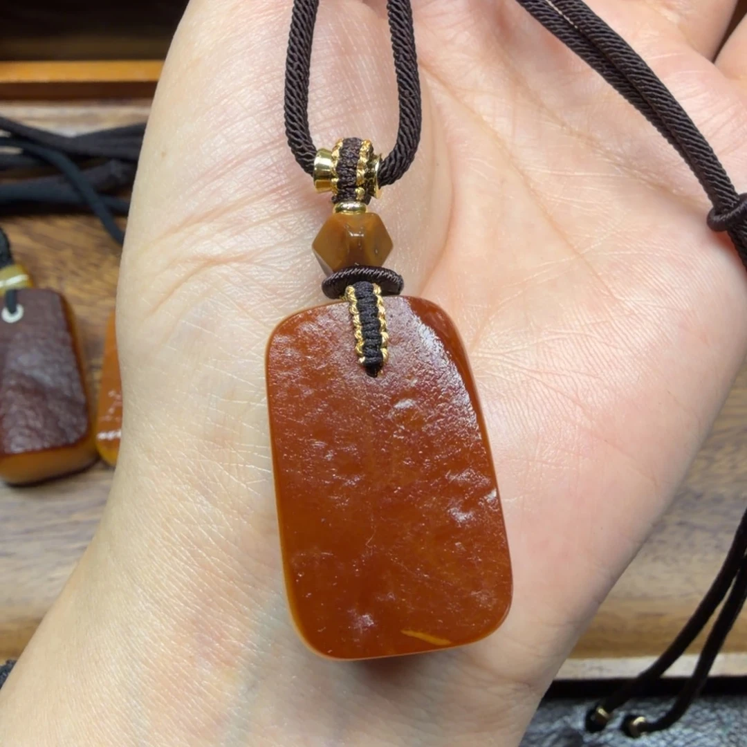 琥珀未镶嵌吊坠(赠链)