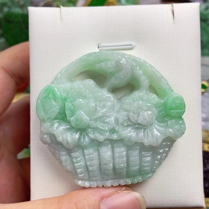 翡翠未镶嵌吊坠(赠链)