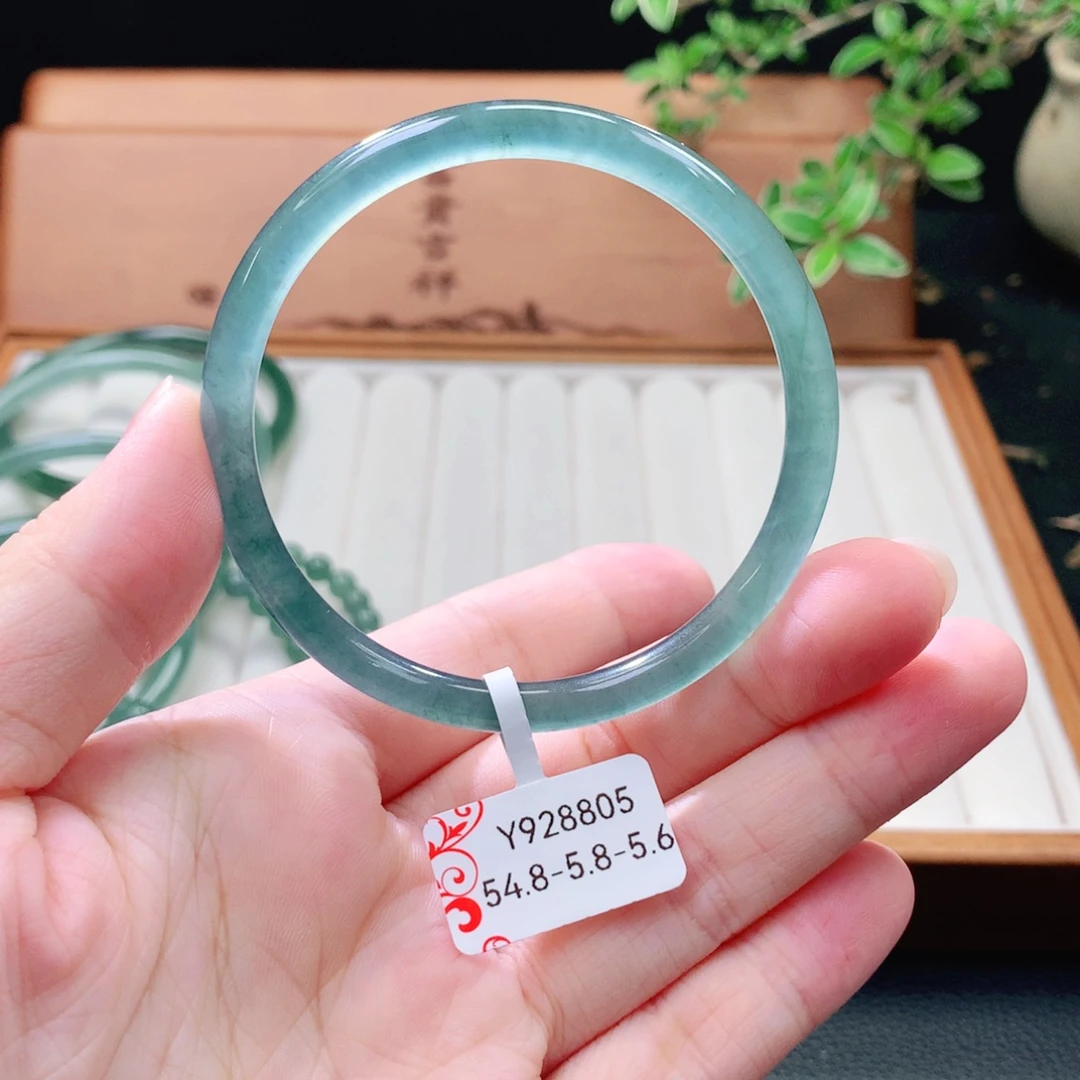 翡翠未镶嵌手镯（圆镯）