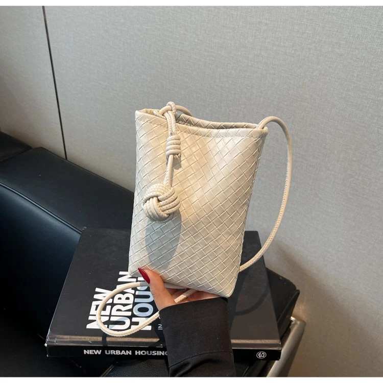 轻奢迷你银色包包女2025新款时尚流行百搭编织斜挎小巧轻便手机包