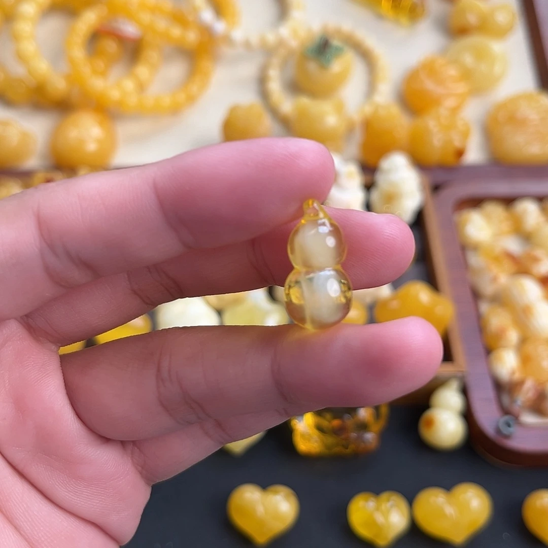 琥珀未镶嵌珠宝奇石