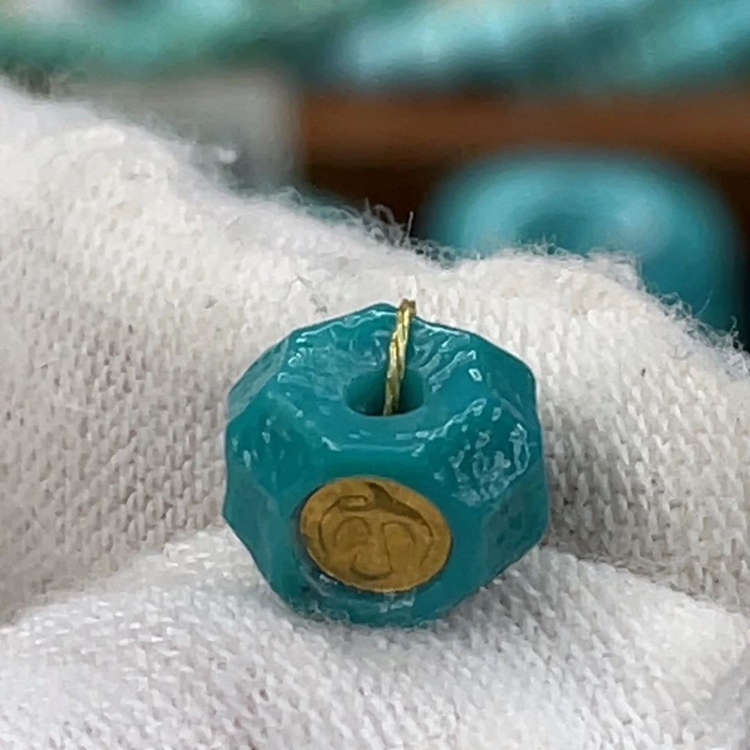 绿松石未镶嵌挂件