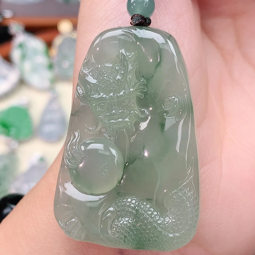 颈饰未镶嵌翡翠龙牌