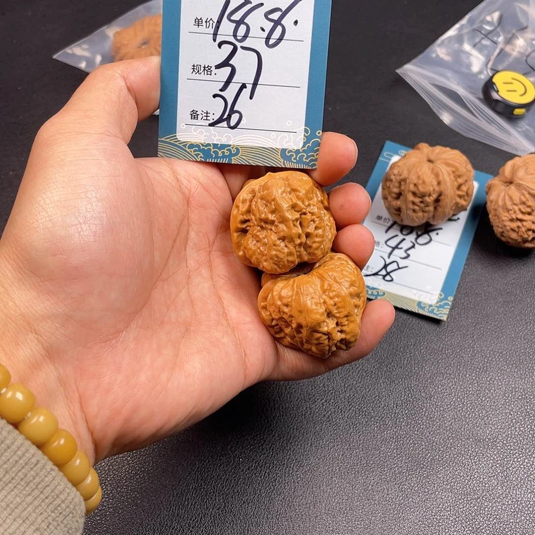 文玩核桃吊坠你****。二十六