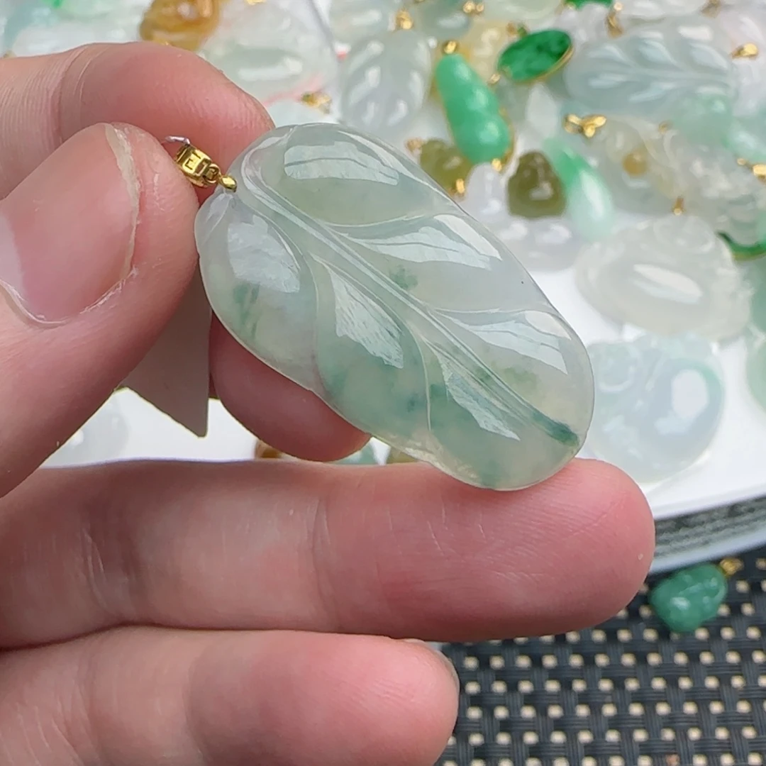 【闪购商品】翡翠颈饰18K金镶嵌叶子