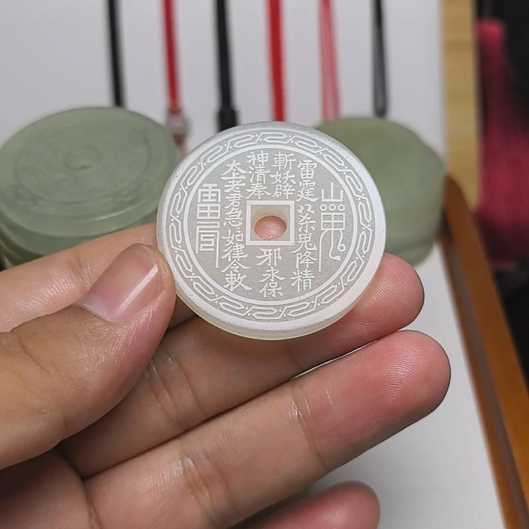 小***！蛇纹石玉未镶嵌颈饰